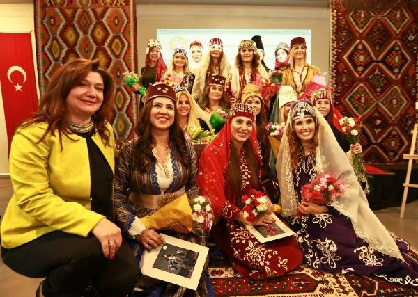 Yörük gelini kostümlerini Antalyalı iş kadınları tanıttı - Resim: 8