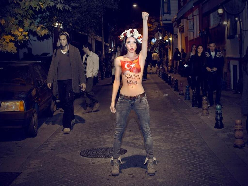 Türk FEMEN Can Dündar için soyundu - Resim: 1