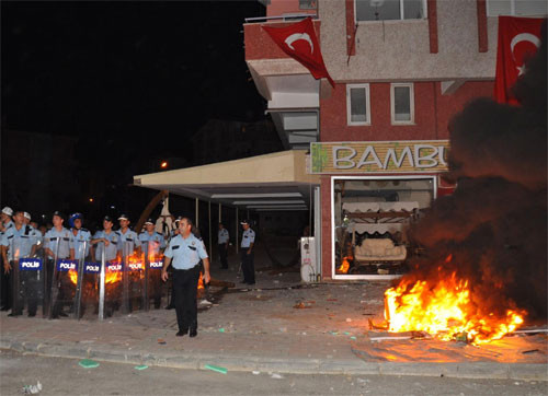 Birçok şehirde HDP'ye yönelik saldırılar! - Resim: 6