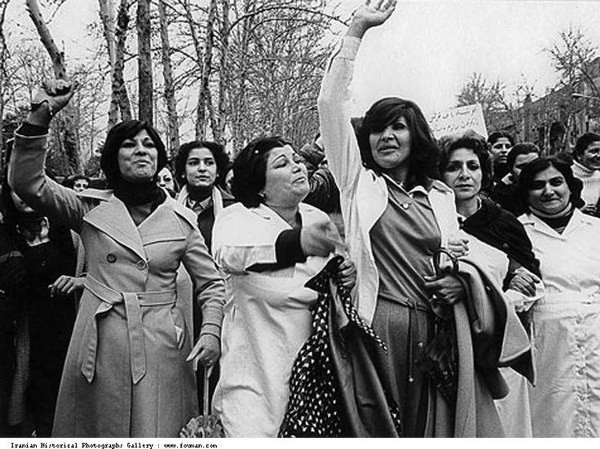 İranlı kadınların devrim öncesi ve sonrası hayatları - Resim: 23