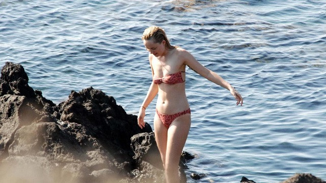 Göğüslerimi görmeyen kimse yok nasıl olsa... - Resim: 1