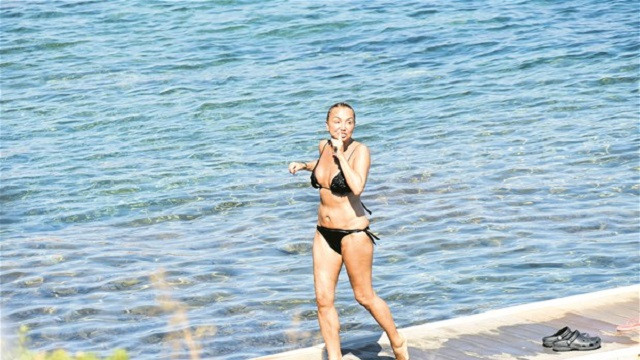 Yonca Evcimik ve Mithatcan Özer'in ilginç samimiyeti - Resim: 2