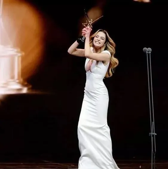 Melis Sezen'in İddialı Paylaşımları Sosyal Medyada Olay Oldu