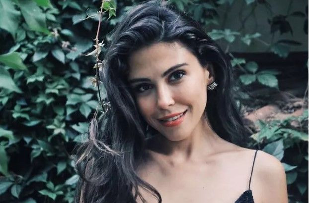 Baba Dizisinin Elif'i Dilara Aksüyek'in Bikinili Paylaşımı Mest Etti