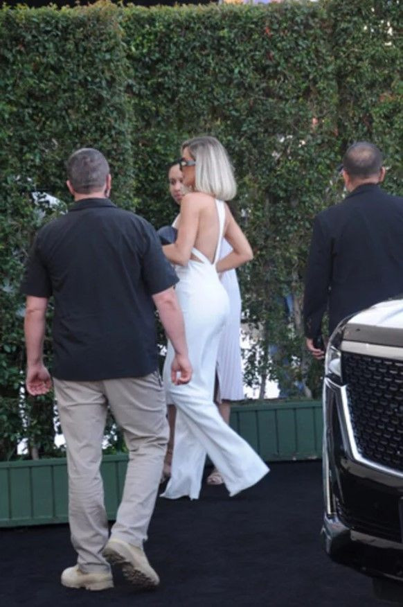Khloe Kardashian Kalçasındaki İmplantlardan Tamamen Vazgeçti! - Resim: 2