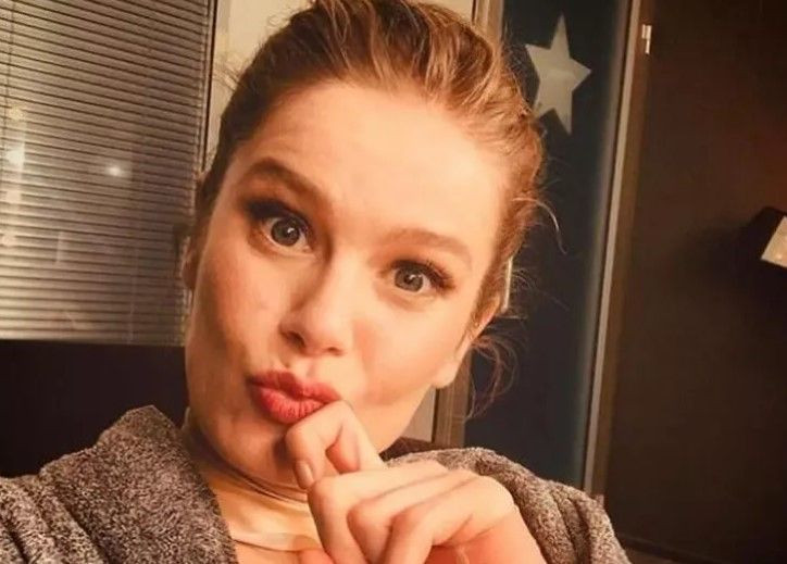 Burcu Biricik, Kırmızı Mayosuyla Kendine Hayran Bıraktı! - Resim: 1