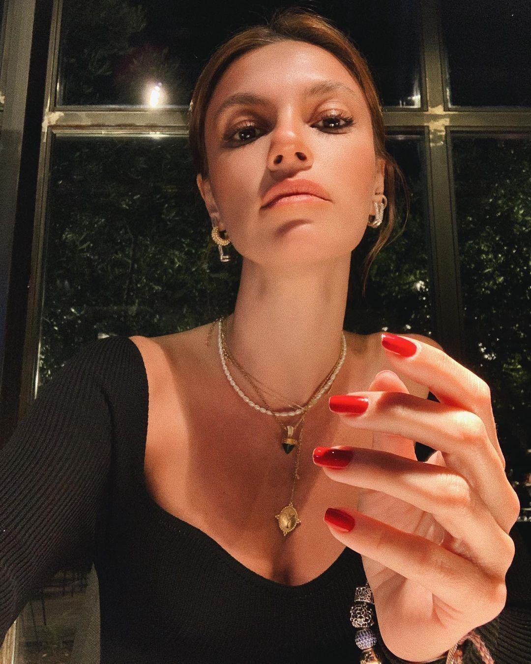 Yüsra Geyik'in Sütyensiz Pozu Olay Yarattı! Beğeni Butonu Çöktü! - Resim: 3