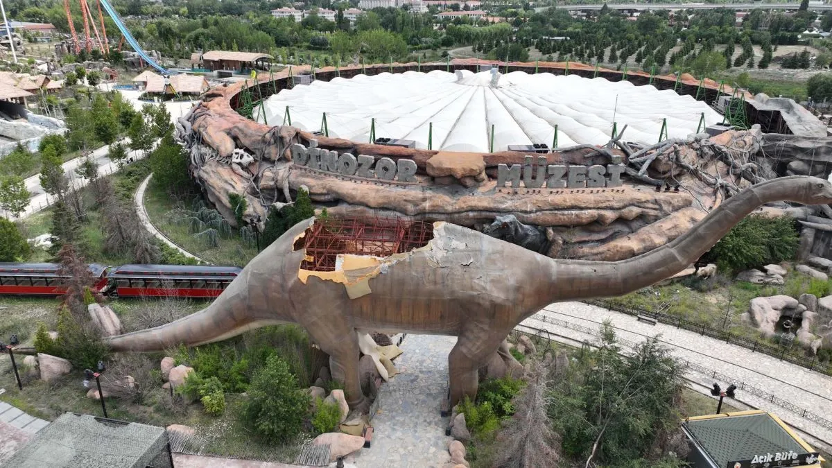 Dünya Gökçek'in 801 Milyon Dolarlık Dinozor Mezarlığını Konuşuyor!