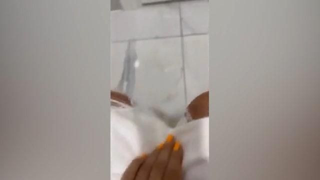 Banu Parlak Bunu da Yaptı: Tuvalette Fermuarı Açık Video Paylaştı, Hemen Sildi - Resim: 1