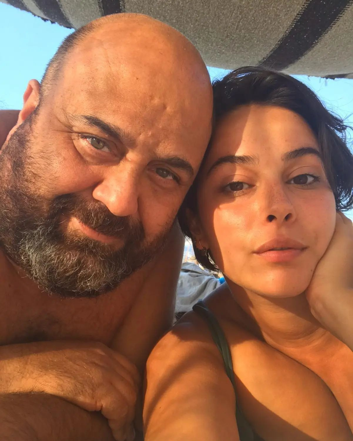 MasterChef Somer Şef'ten Uğruna Eşinden Boşandığı 21 Yaş Küçük Sevgilisi Pınar Kayabaşı ile Aşk Pozu - Resim: 1