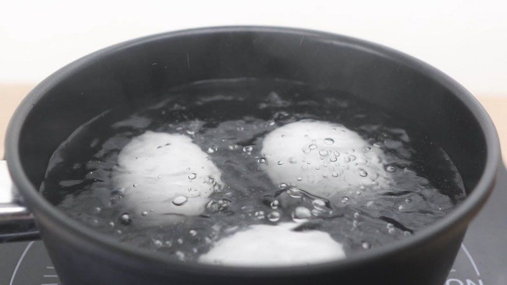 Yumurtaların Haşlama Suyu İçilir mi? Haşlanmış Yumurta Suyu Nelere Faydalı?