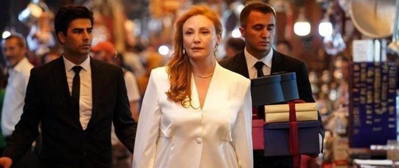 Yalı Çapkını Dizisinin fettan yengesi İfakat kimdir? Gülçin Santırcıoğlu kimdir?