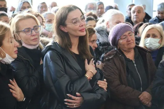 Özge Ulusoy'un en acı günü: Babası Haydar Ulusoy'a böyle veda etti
