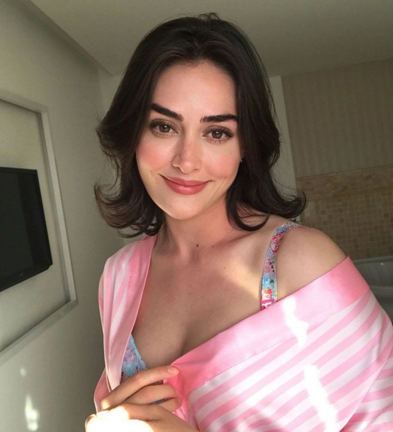 Esra Bilgiç'in Gençlere Verdiği Cevap Olay Oldu