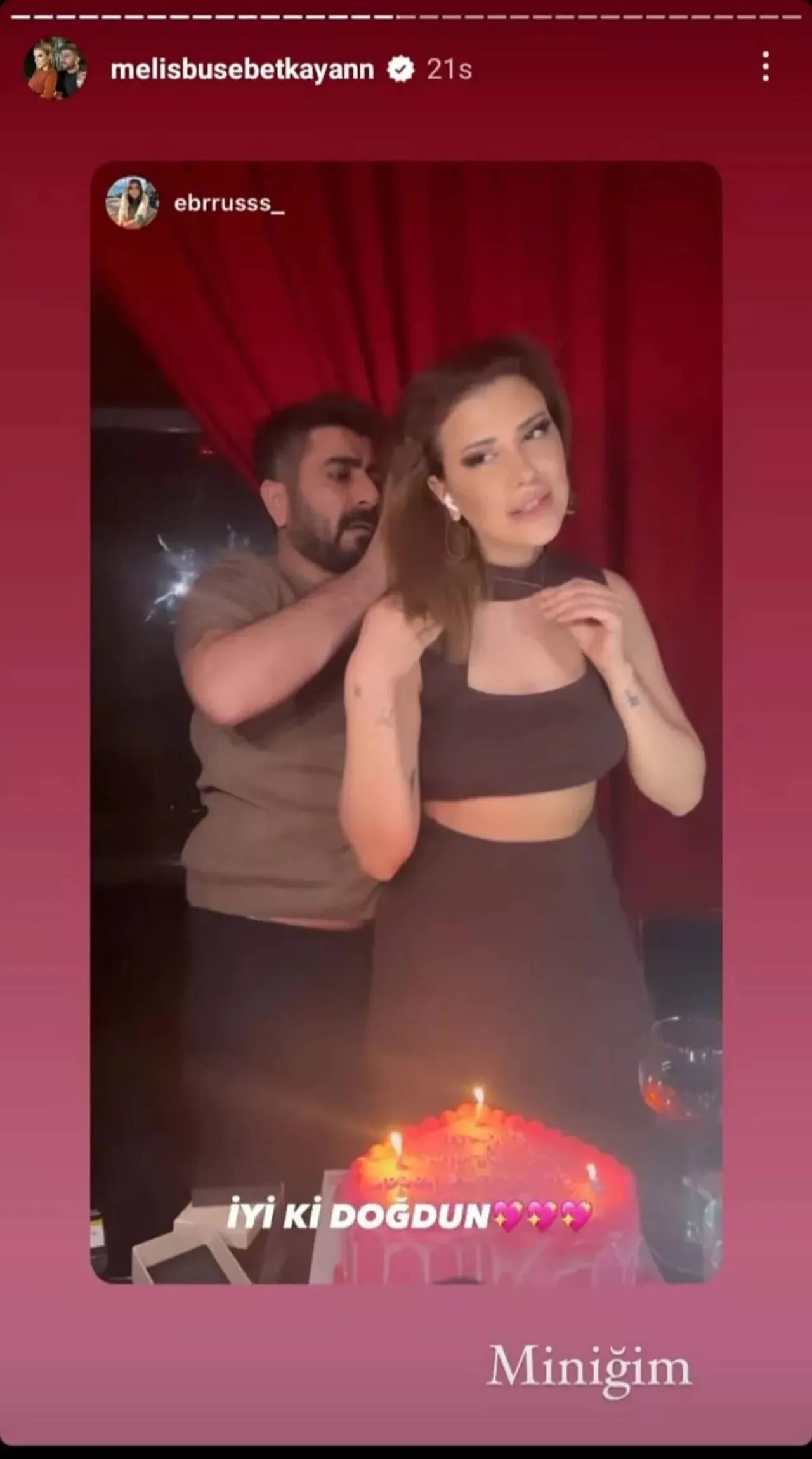 Melis Buse Betkayan Evli Tiktokçu Sevgilisiyle Dudak Dudağa