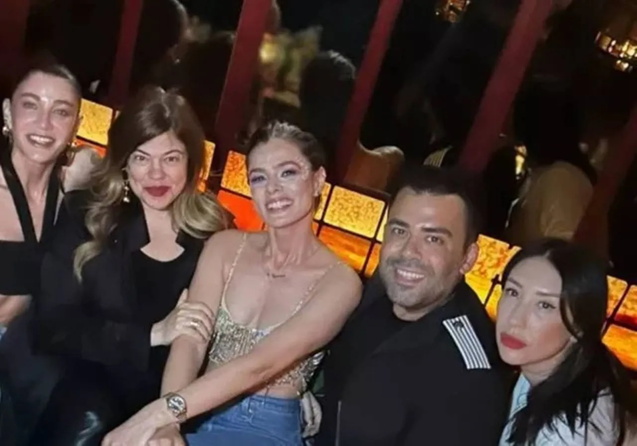 Özge Özpirinçci Doğum Gününü Arkadaşları ve Eşi İle Kutladı