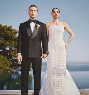Demet Özdemir Oğuzhan Koç'u evli yönetmenle mi aldattı?