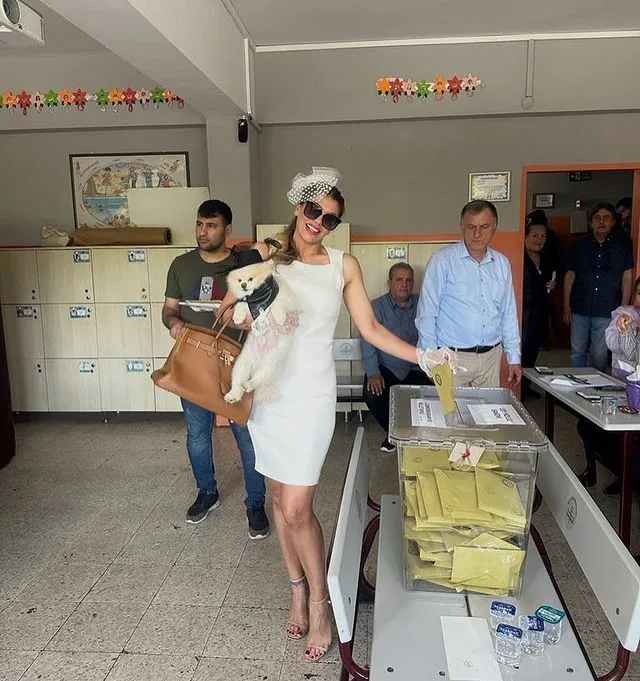 Şarkıcı Hatice'nin estetiksiz halini görenler tanıyamadı: Bu sensen o kim