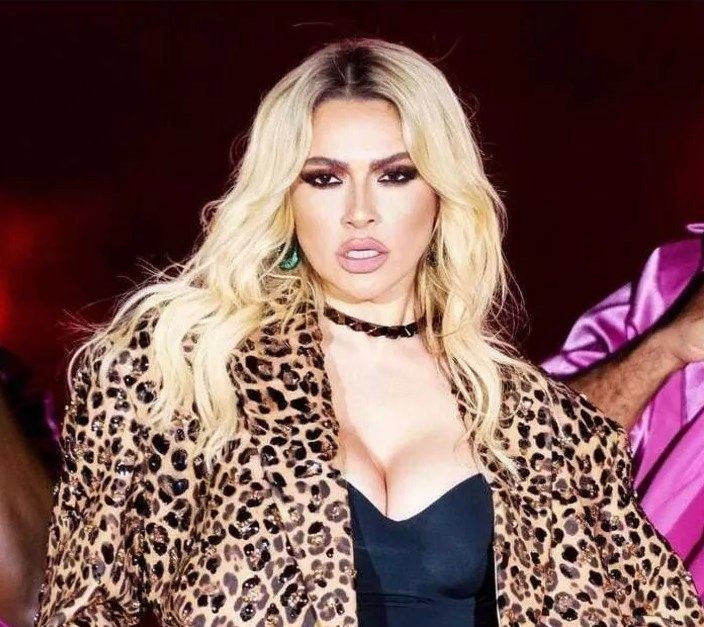 Hadise'nin transparan elbisesi sosyal medyayı salladı! Kraliçe gibisin...