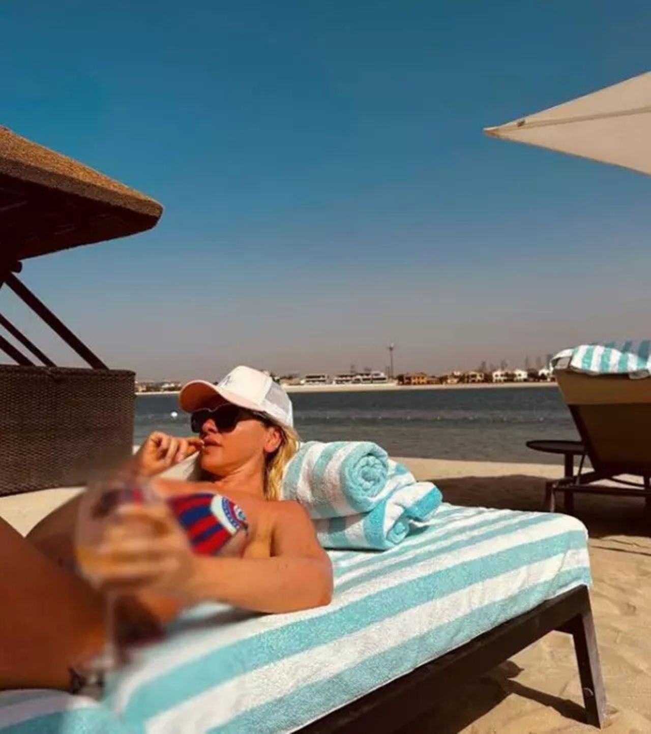 Hadise yaz tatilinden yaptığı paylaşımlarla dikkat çekti