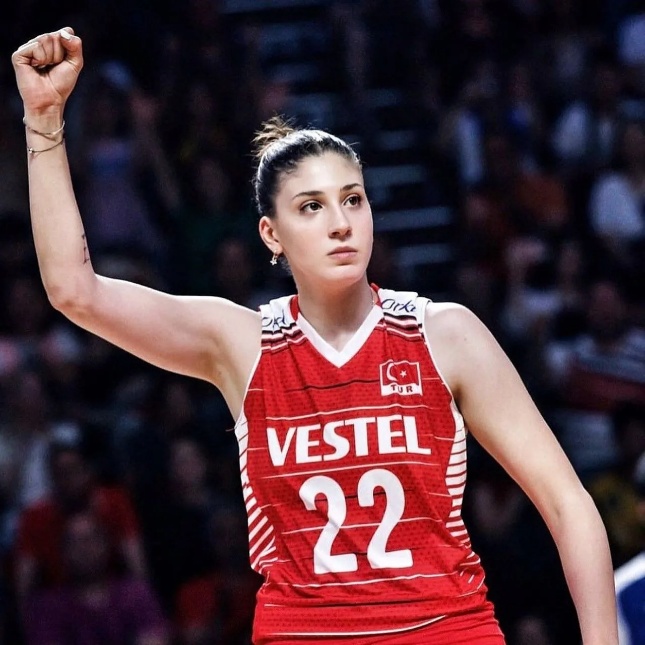 Kadın voleybol takımının yeni yıldızı İlkin Aydın kimdir?