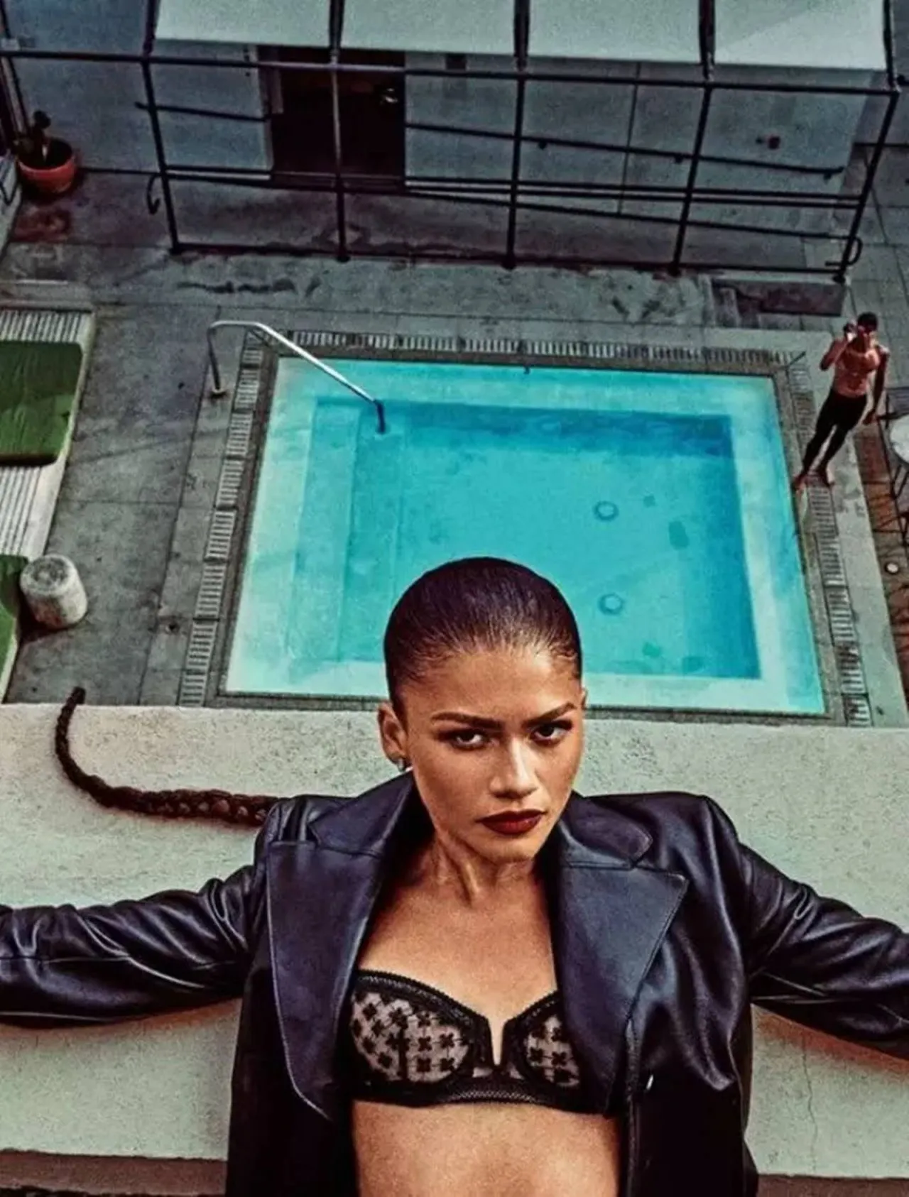 Ünlü oyuncu Zendaya şimdiye kadar verdiği en iddialı pozlara imza attı