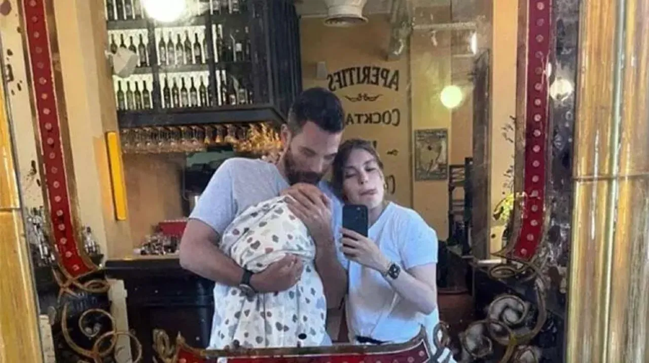 Aslı Enver bir ay önce dünyaya gelen bebeği Elay ile pozlarını paylaştı beğeni butonu çöktü