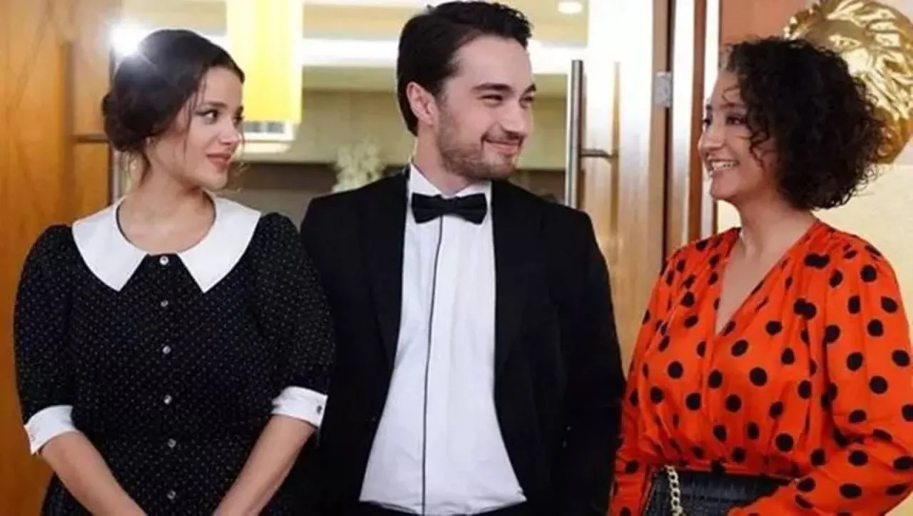 Leyla Tanlar oyuncu sevgilisi Burak Dakak ile nişanlandı