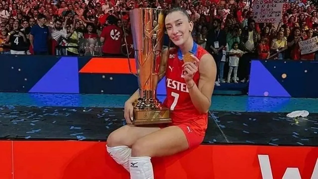 Hande Baladın'dan uzun tırnak eleştirilerine yanıt! Bunlar sayesinde blok yaptım