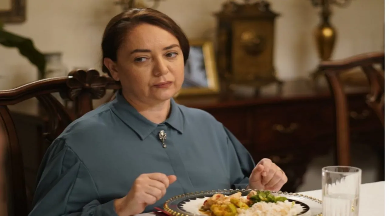 Kızılcık Şerbeti'nin Pembe'si, yıllar önceki haliyle büyüledi