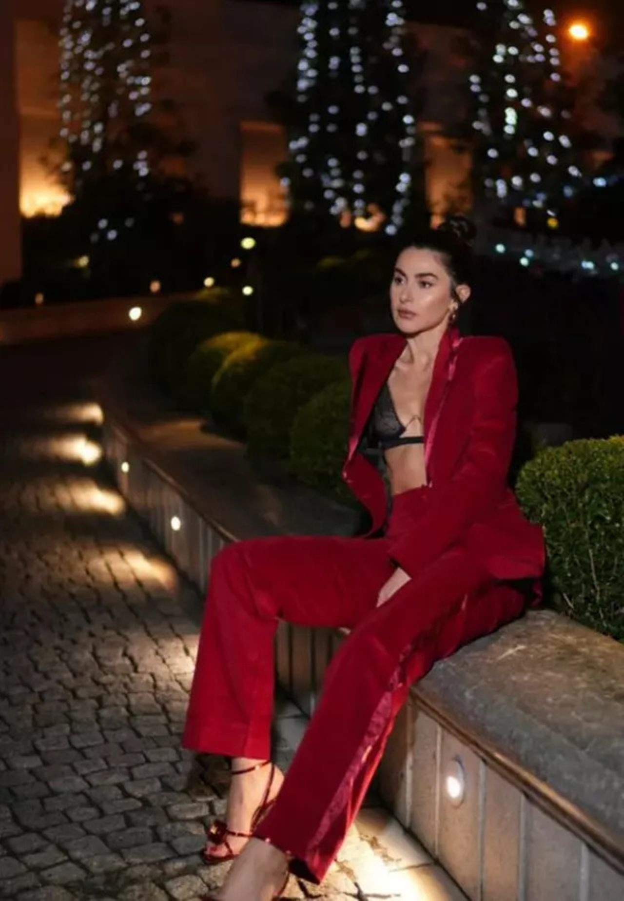 Şahane Hayatım'ın yıldızı Nesrin Cavadzade, Bu defa kırmızı takımıyla olay oldu