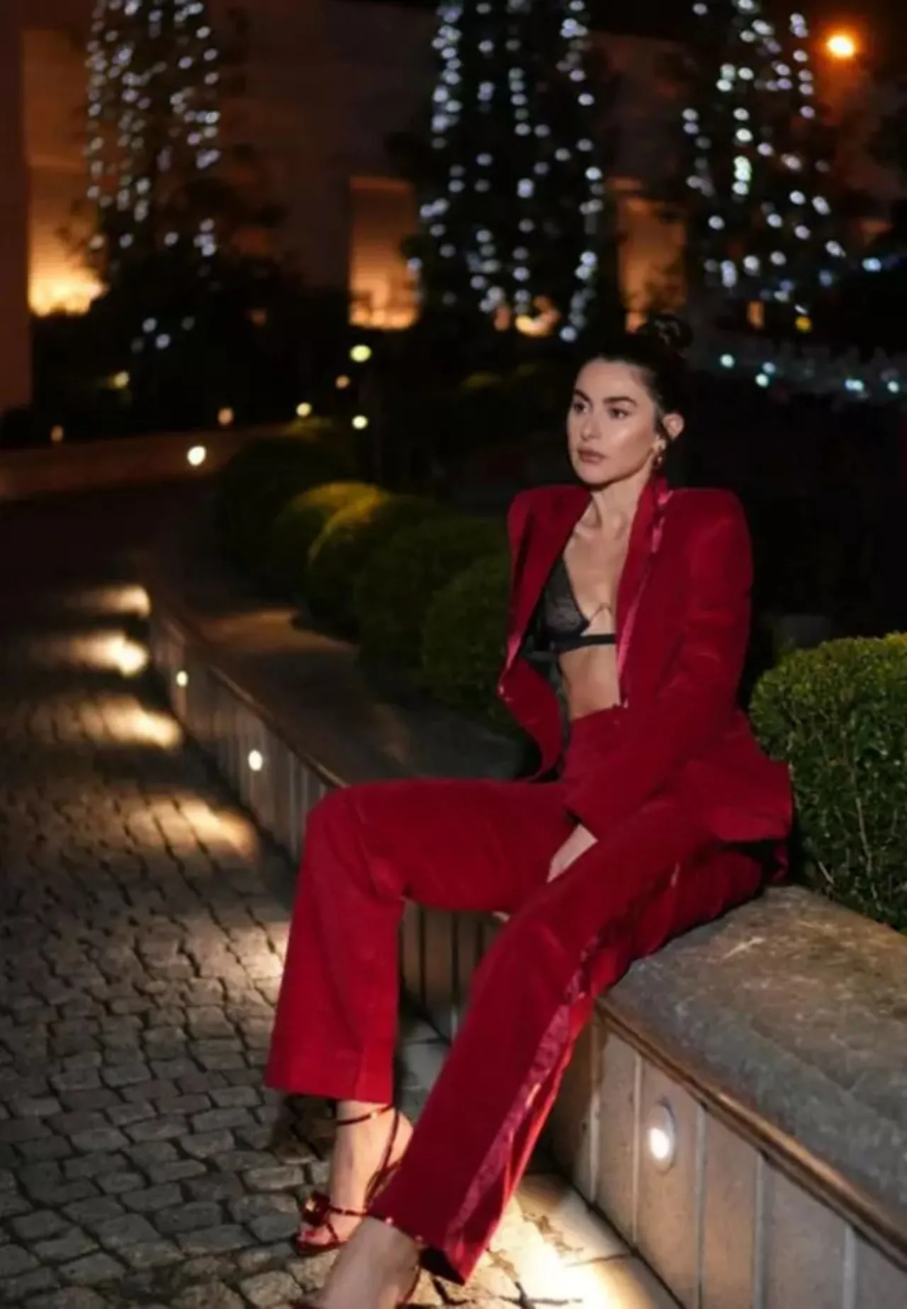 Şahane Hayatım'ın yıldızı Nesrin Cavadzade, Bu defa kırmızı takımıyla olay oldu