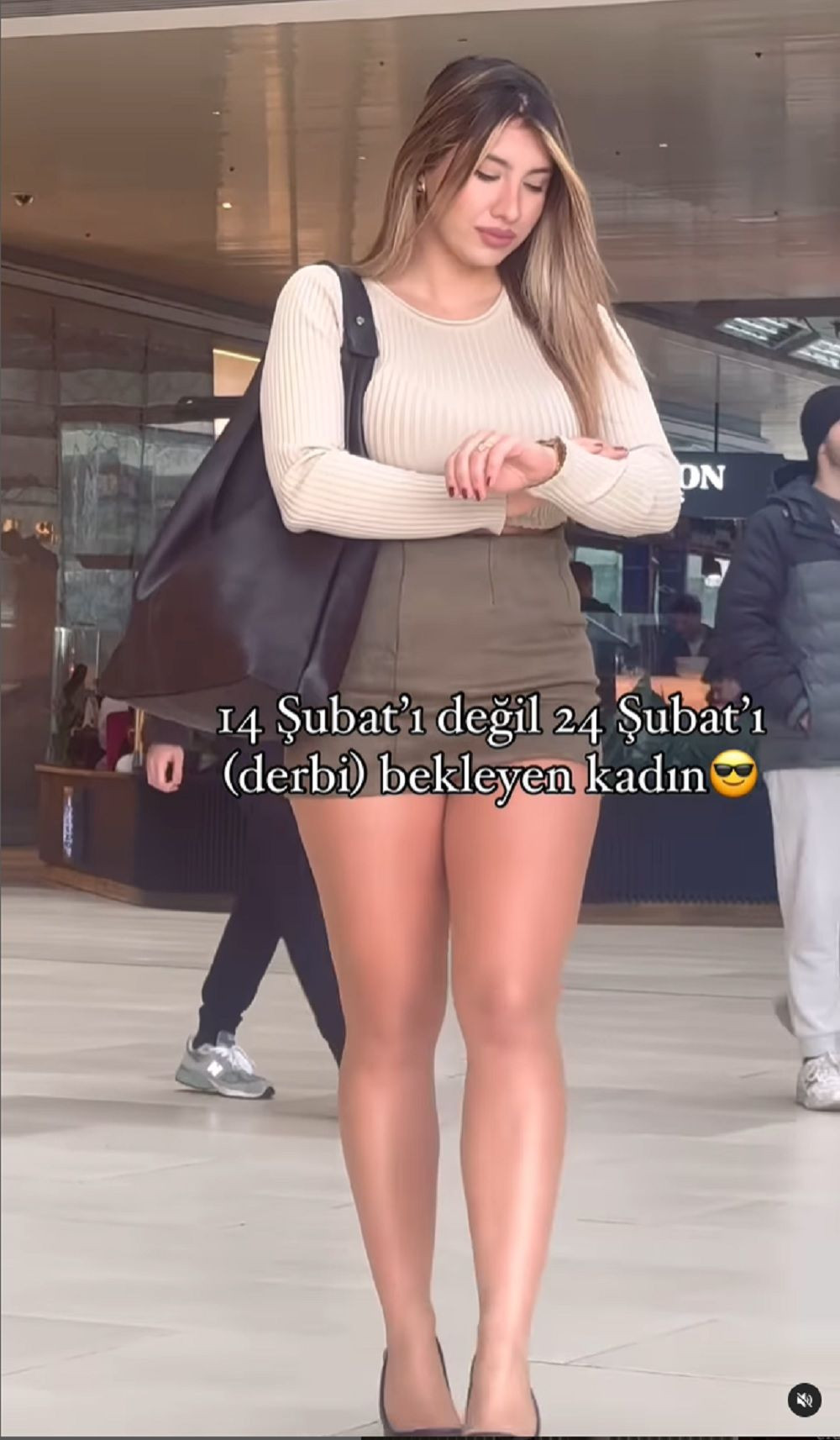 Türkiye'nin en çok konuşulan hakemi Elif Karaarslan derbiyi yabancı hakemin yönetmesine isyan etti