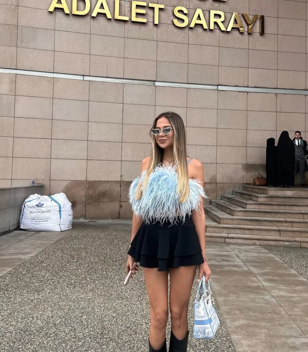İmamoğlu'na destek eyleminde Saraçhane'deydi: Merve Taşkın o mesajlara isyan etti