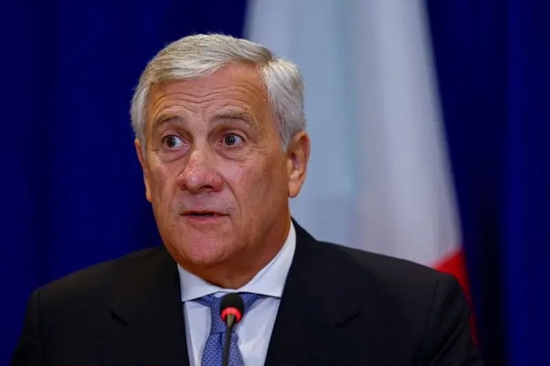 İtalya'da mini etek protestosu başladı! Siyasetçiler Tajani'ye böyle tepki gösterdi