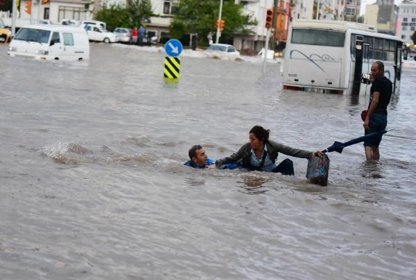 Antalya'dan sel manzaraları