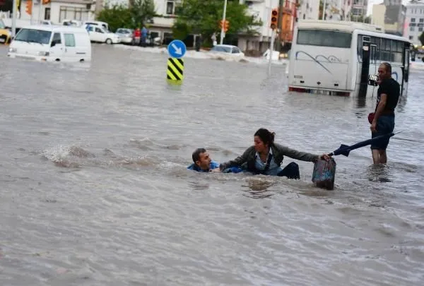 Antalya'dan sel manzaraları