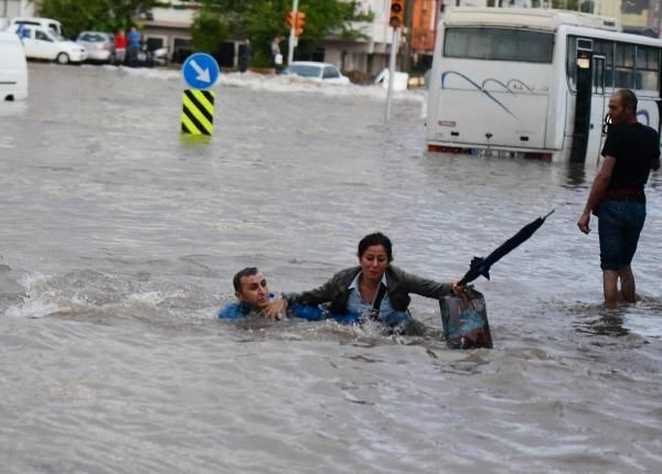Antalya'dan sel manzaraları