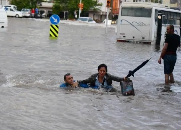 Antalya'dan sel manzaraları