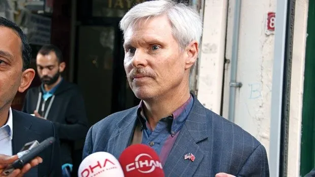 Gazeteciler saldırıları protesto için yürüdü