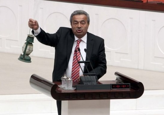 Siyaset tarihimizin en renkli portresi: Kamer Genç