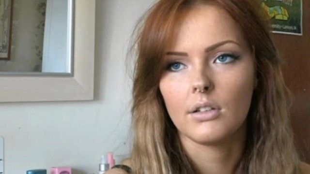 Uyuyan güzel sendromu sebebiyle günde 22 saat uyumak zorunda