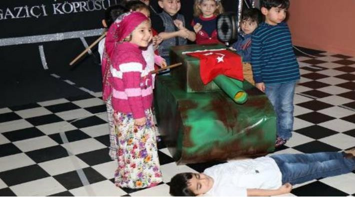 Çocuklar Tankın önüne yatıp namaz kıldılar