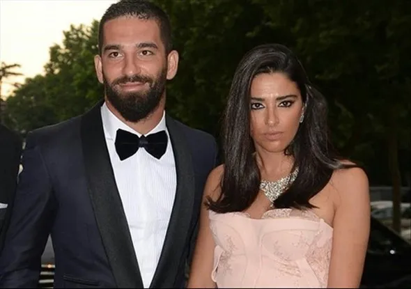 Arda Turan apar topar mekandan kaçtı