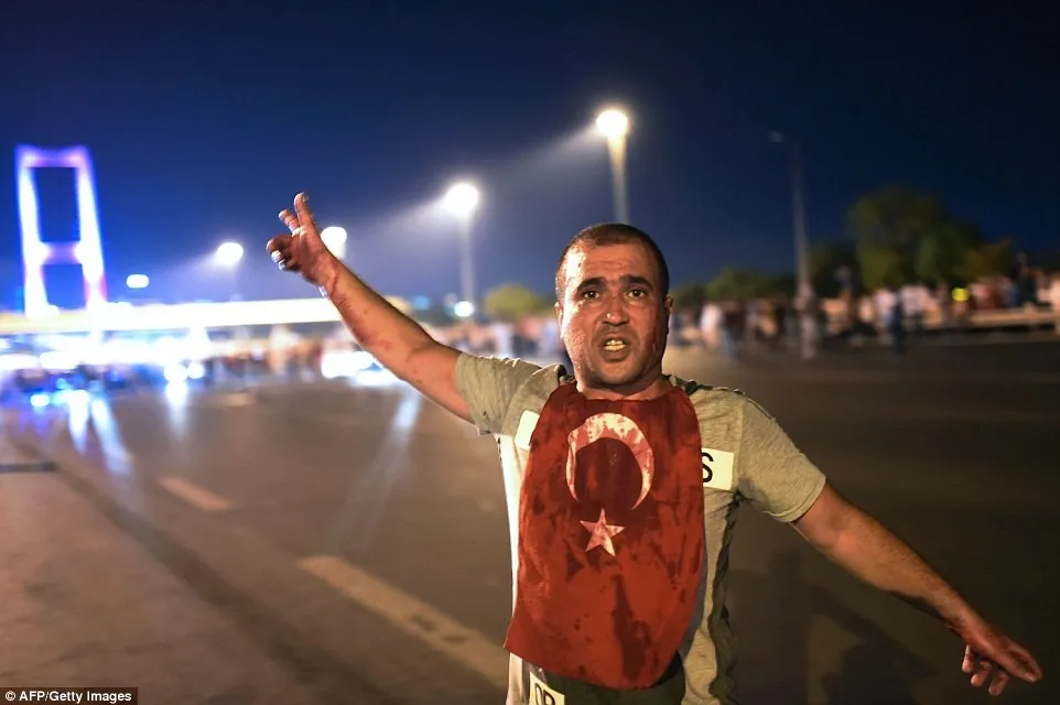 İstanbul'da askeri darbe girişimi görüntüleri