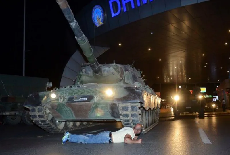 Darbe girişiminin başarısızlığında internetin gücü