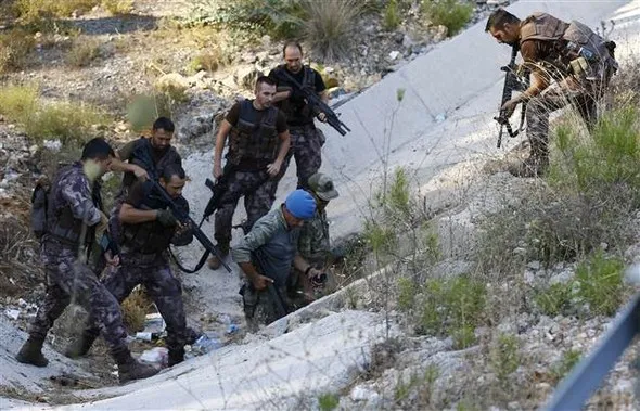 Marmaris'te aranan firari askerler işte böyle yakalandı