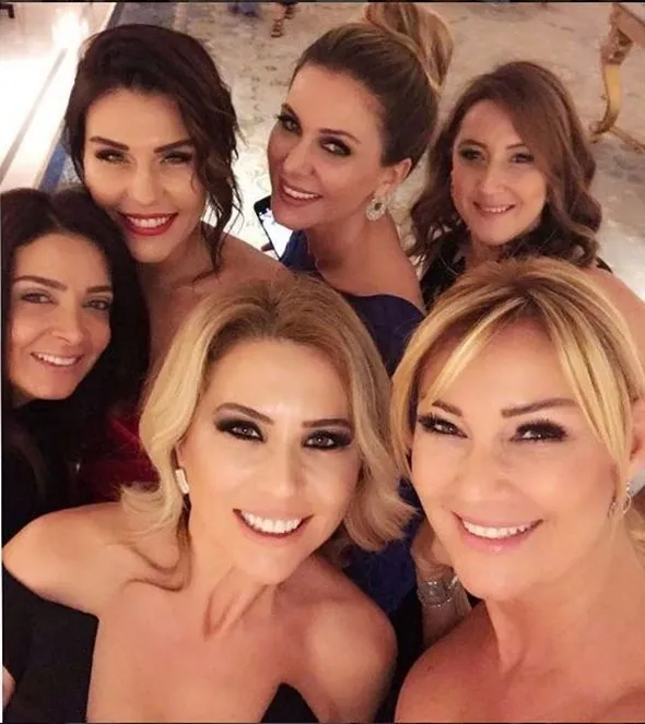 Pınar Altuğ'a dekolte eleştirisi