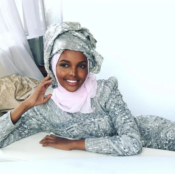 Tesettürlü model Halima Aden vize yasağına takıldı