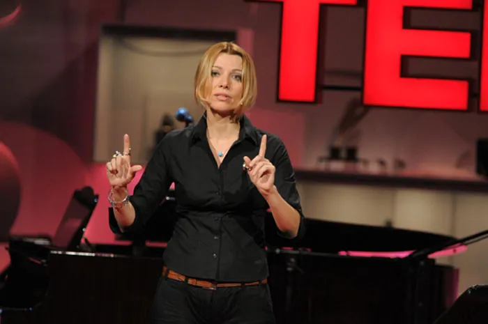 Elif Şafak'tan yıllar sonra gelen biseksüellik itirafları!